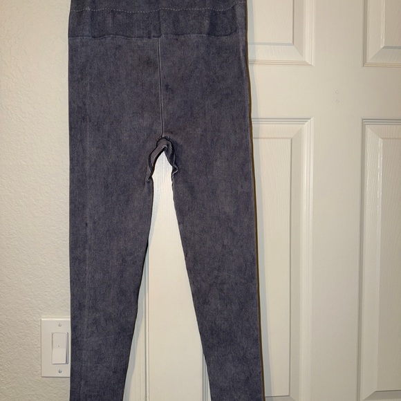 Fabletics Gray Ribbed Leggings - Picture 4 of 6